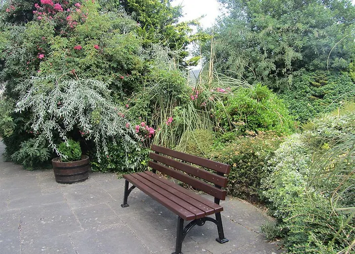 Отель Red Cow Moran