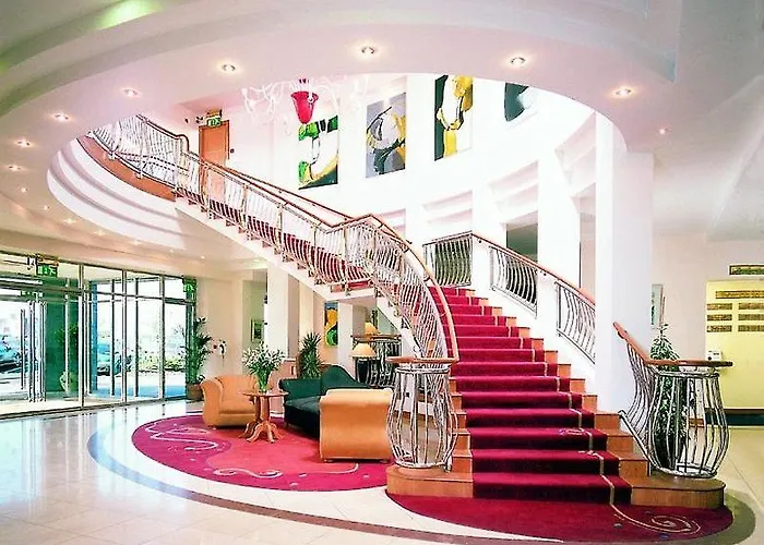 Отель Red Cow Moran 4*