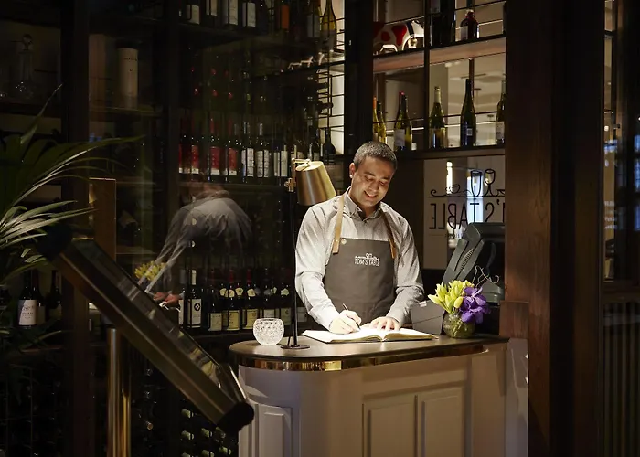 Отель Red Cow Moran 4*