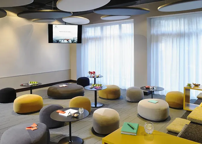 Отель Red Cow Moran