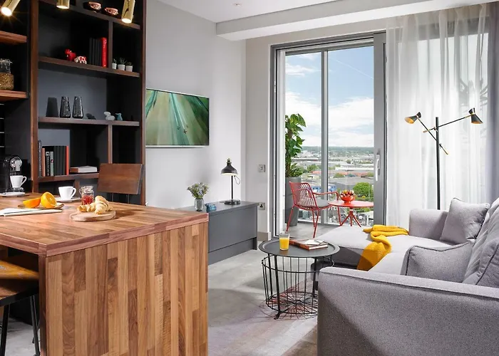 Отель Red Cow Moran Дублин