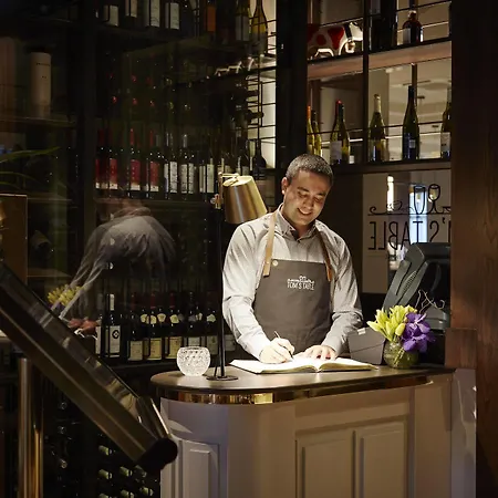 Hotell Red Cow Moran 4*