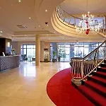 Red Cow Moran Hotel
