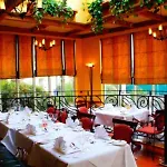 Hotel Red Cow Moran 4*